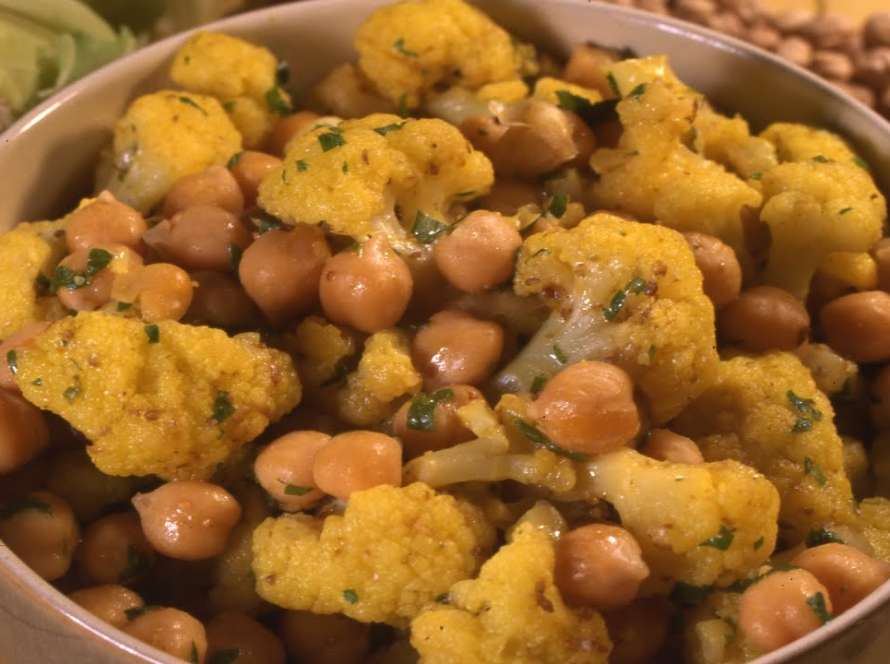 תבשיל כרובית וחומוס הודי