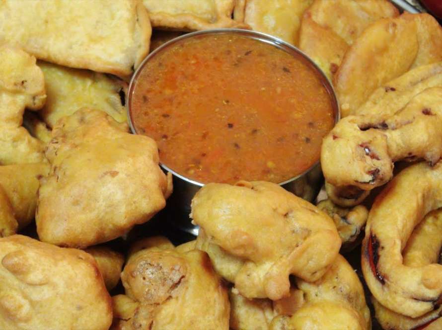 ירקות מטוגנים מצופים. ירקות מטוגנים בבלילה.