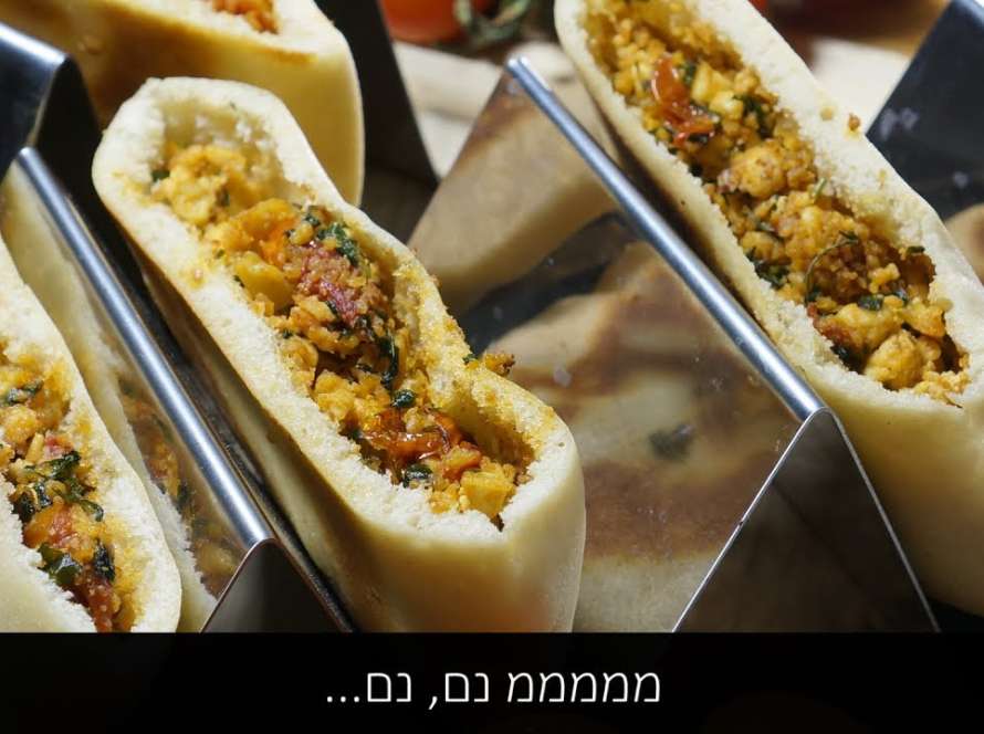 עראייס (פיתה מטוגנת במילוי טופו)
